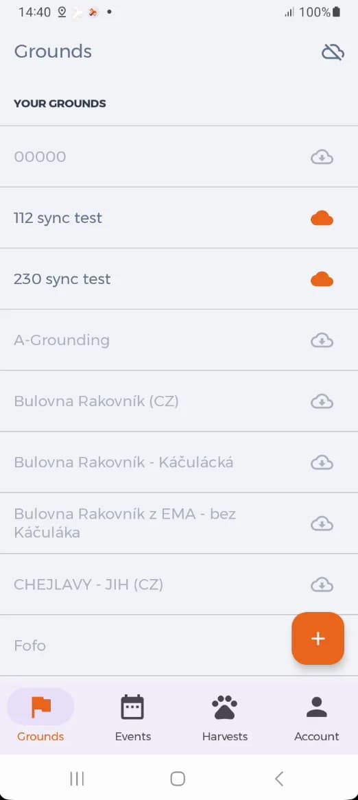 The list of grounds in offline mode: an orange cloud means the data is on the phone.